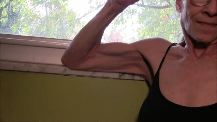 Lilly, the windowsill, her biceps, the pulldowns