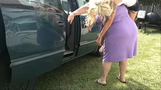 BBW Lifts Skinny Blonde Then Takes Her Away