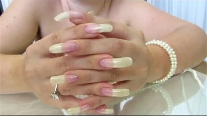 Clear Nails Posing With Pearls (Standart)