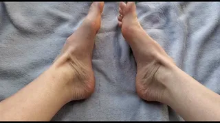 Beautiful pale toes with amazing arches showing SOLES!