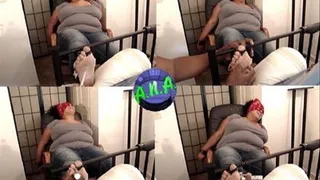 BBW Lee: One Foot Tickling