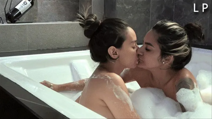 Bella And Julia Love Each Other In Jacuzzi With Foam