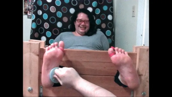 Sunday Sexy Soles! Renna In The Stocks