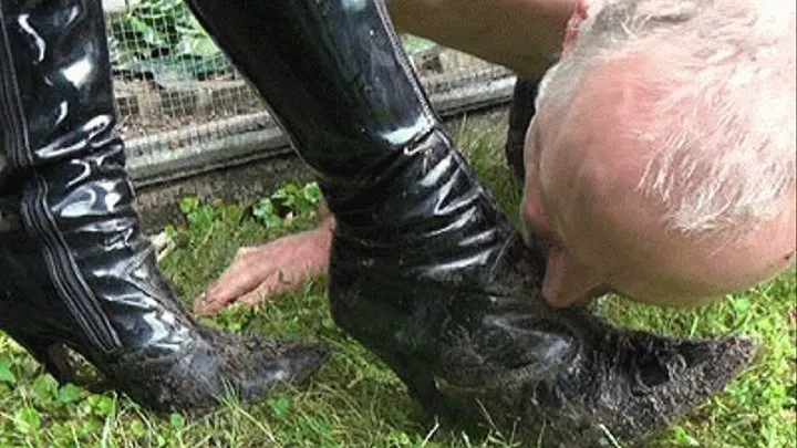 Muddy Boots cleaning pig - 3