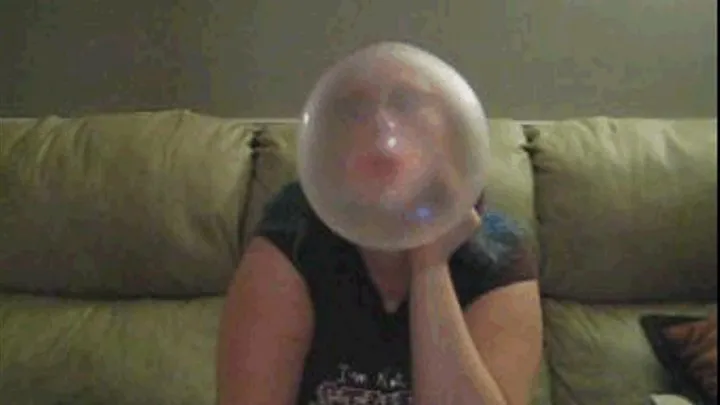 Bubblegum Chewing & Bubble Blowing Fetish