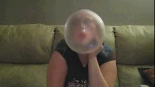 Bubblegum Chewing & Bubble Blowing Fetish