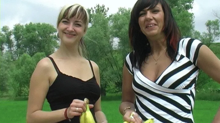Bananas Crush with Katja and Angy