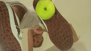 Chantal and the Apple