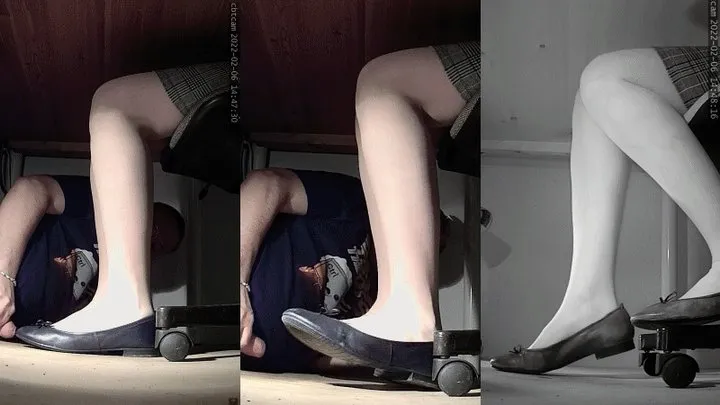 Tiny cock flat under Tanja's flat shoes - Cam 4