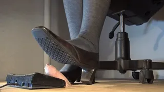 Flat penis under her elegant pumps on the secretary pedestal - Cam 1