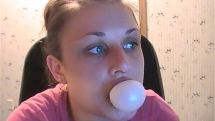 Bree'Snapping Gum While On The Internet