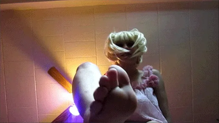 Giantess Lacey Makes an Example of You IPOD