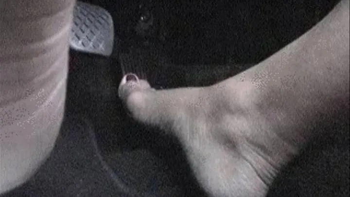 MILF floors my car with her barefoot