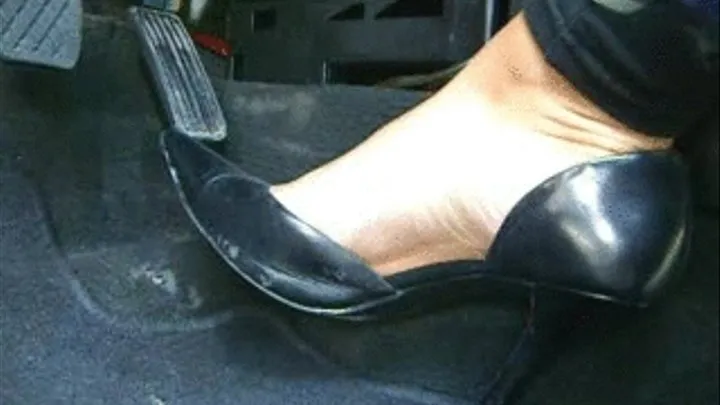 Sahara Driving BLACK PATENT ARCH PUMPS