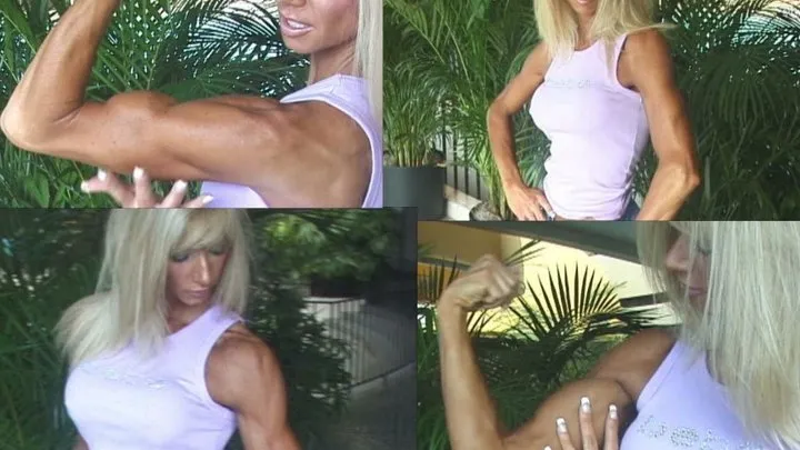 Blonde Fitness Biceps