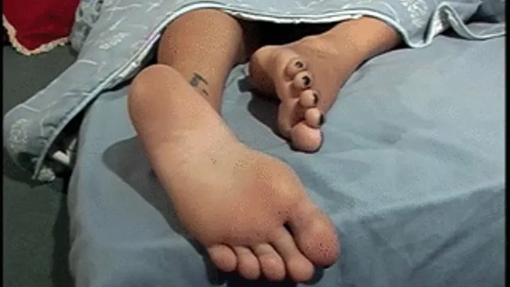 THIS IS PART 1 OF SORAYA AND HELLEN LESBIAN FOOT WORSHIP FANTASY