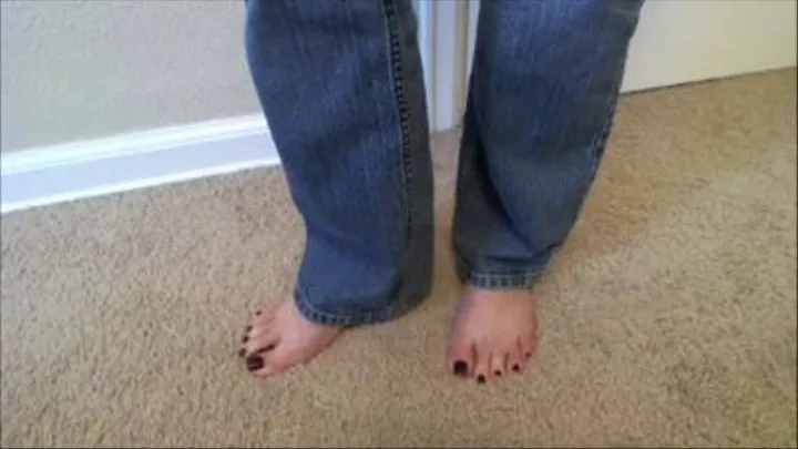 Toes Wiggling and Posing in Jeans Masturbation Instruction