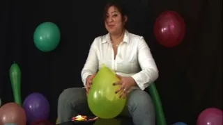 COLORFUL BALLOONS BLOWING PLAYING RIDING STRADDLING CLAW POPPING PART1