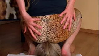 Face sitting Leopard Ass - Reverse