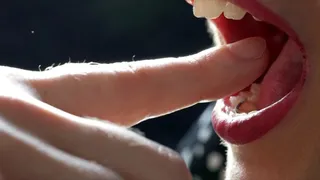 Weronika - Bite Fingers - Custom Clip
