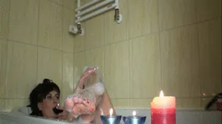 Weronika In Bathtub - Foam And Wrinkled Feet