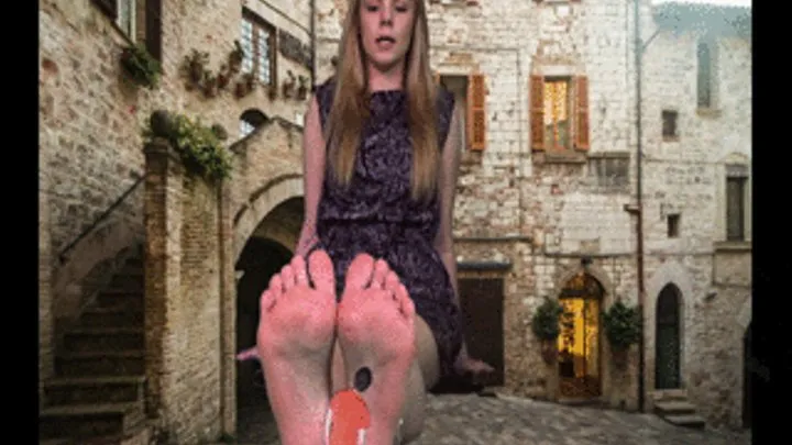 Giantess Clean Worship And Splash - In Town
