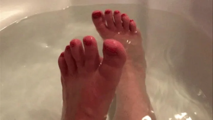 Pretty feet in the bath Pov style