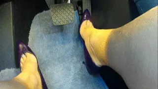 Katie's Hot Toe Cleavage Pumping