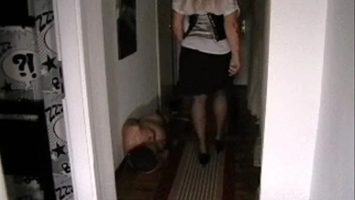 slave on the floor,