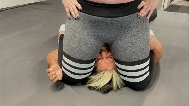 MW-1334 Mutiny vs Jenny Steel BBW grappling in leggings