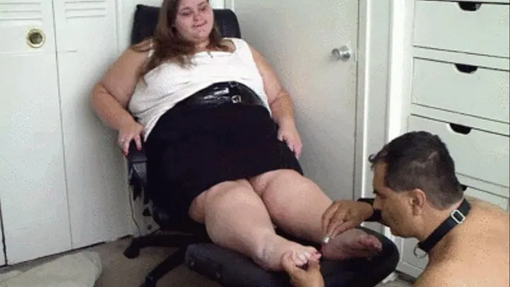 Slave paints sexy BBW toes