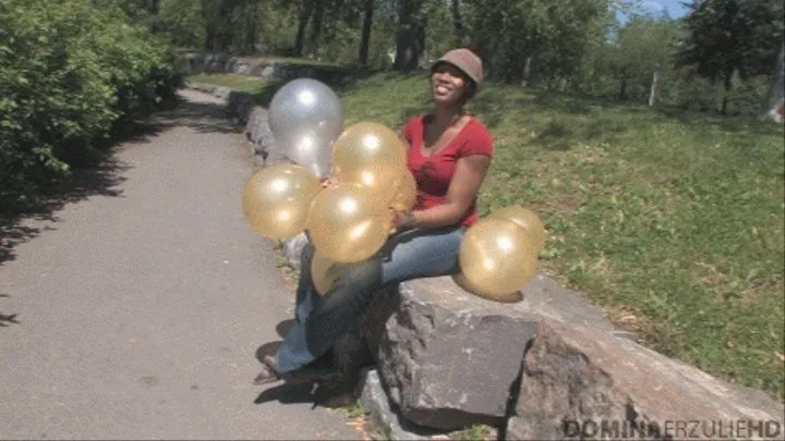 Siver and gold balloons (WMV )