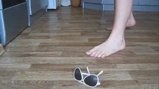 glasses and strong foot. (object crush)