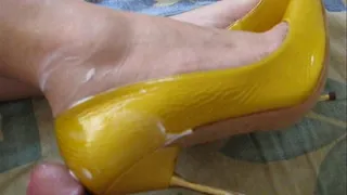 Heeljob and cumshot Yellow heels