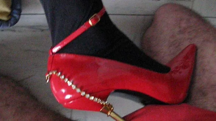 Crushing and Heeljob with red pointed heels