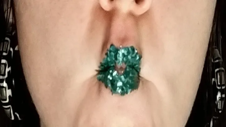 GREEN GLITTER LIPSTICK FETISH