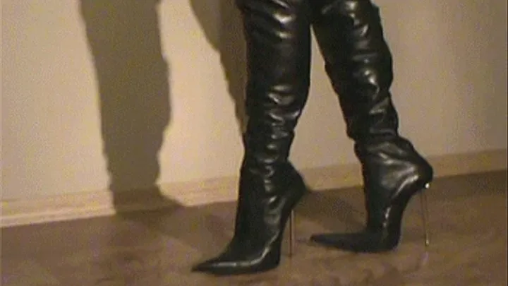 Overknee designer boots 1