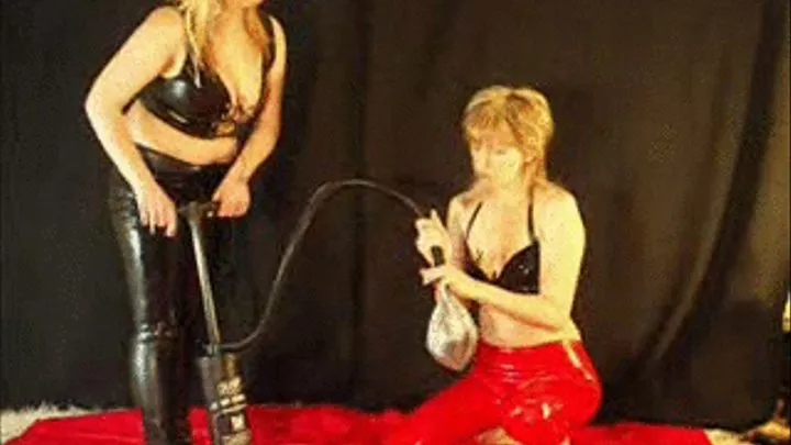 2 Latex-Girls inflating big balloons -LQ