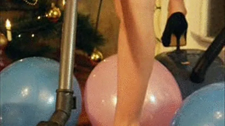 Alina Vacuuming in High Heels - Ballons pop -LQ