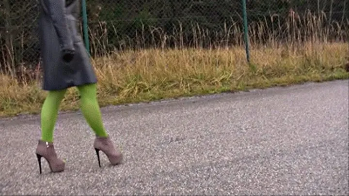 green nylon heel walk