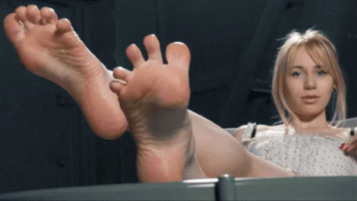 Olivia shows her sexy feet