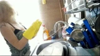 DISHWASHING WITH RUBBER GLOVE