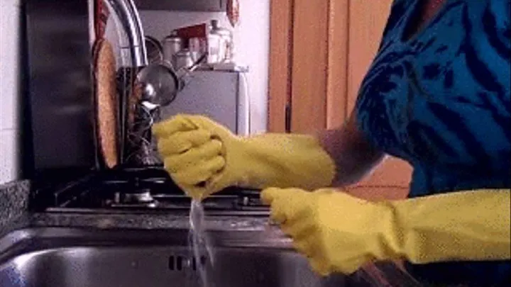 i'm cleaning my kitchen wirh yellow rubber glove