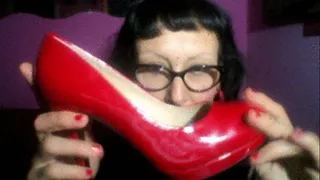 MISS WAGON - LE MIE NUOVE SCARPE ROSSE DELLO STESSO COLORE DEL MIO ROSSETTO PARTE 1