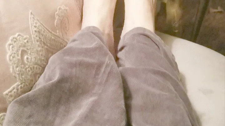 Big Feet pointing Big Long Toes