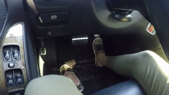 Leopard sneakers and tight jeans PEDAL PUMPING