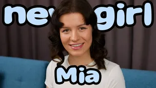 1523 new girl: Mia