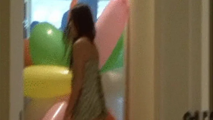 Danielle Pops Kobe's Mexican Airship Balloons!!