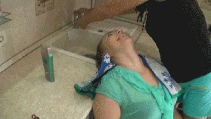 HAIR WASHING IN SALON