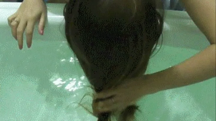 UNDER WATER HAIR WASHING (h)